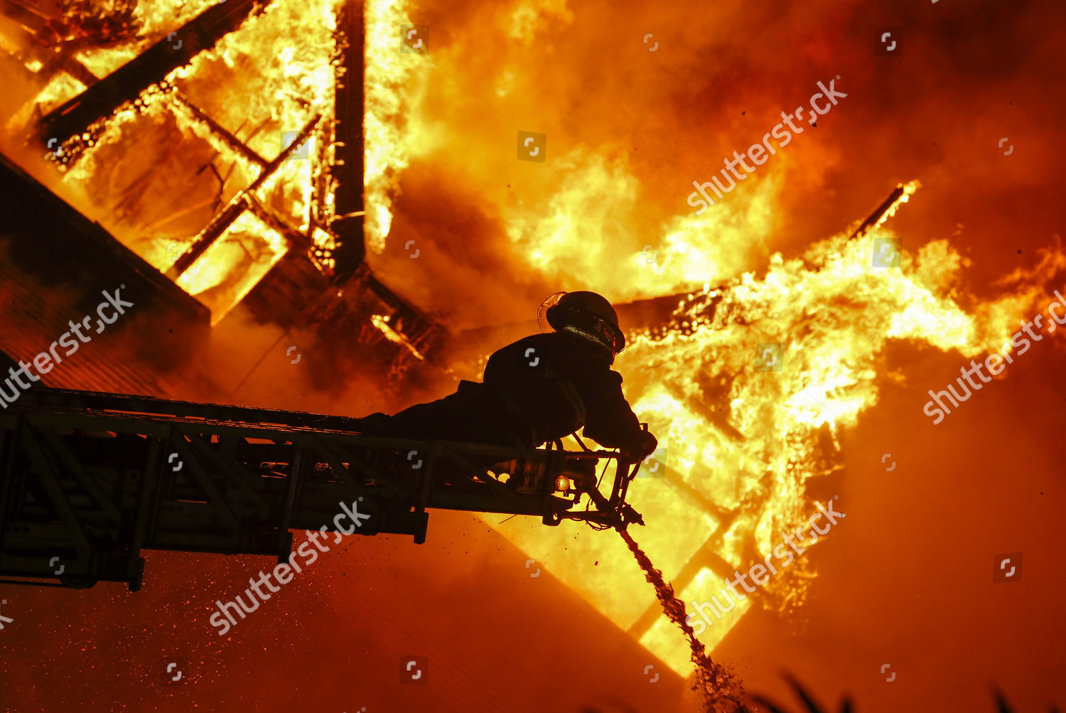 Firefighter Attempts Extinguish Fire Kandawgyi Palace Hotel Editorial Stock Photo Stock Image Shutterstock