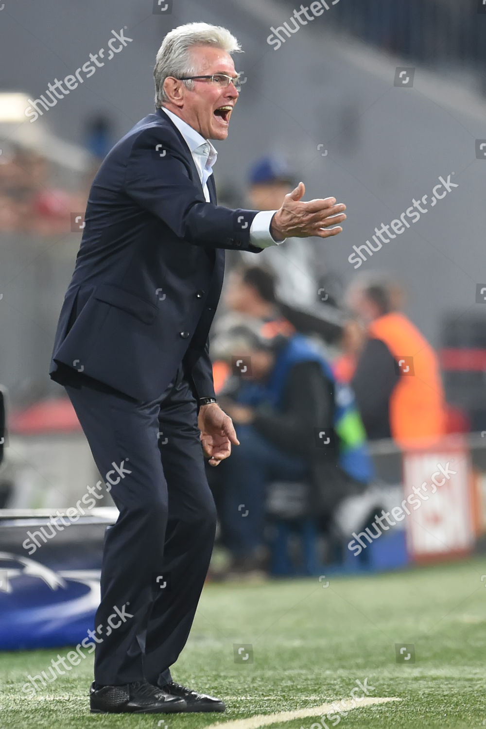 Trainer Jupp Heynckes Muenchen Gibt Anweisungen Editorial Stock