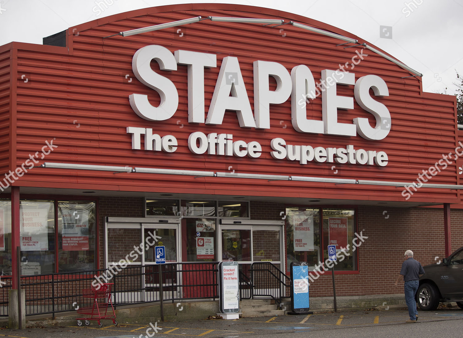 Outside Staples Store Woburn Massachusetts Usa Editorial Stock Photo