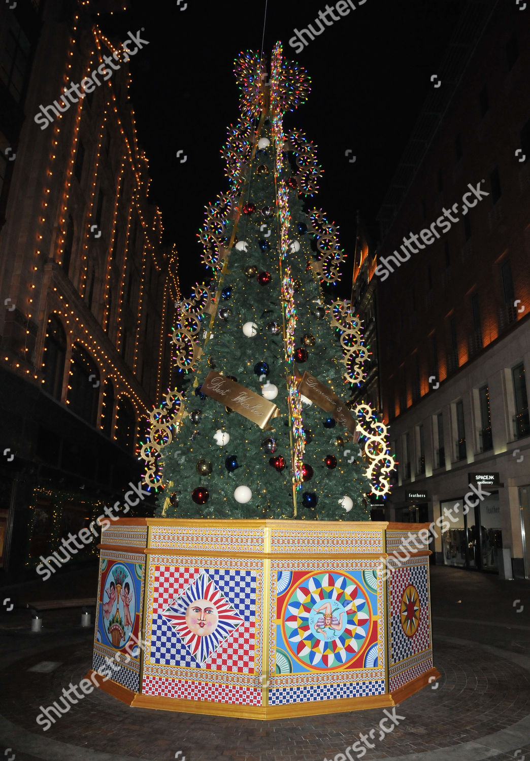Decorazioni Natalizie Harrods.Foto Stock Editoriale Dolce Gabbana Harrods Christmas Tree Immagine Stock Shutterstock