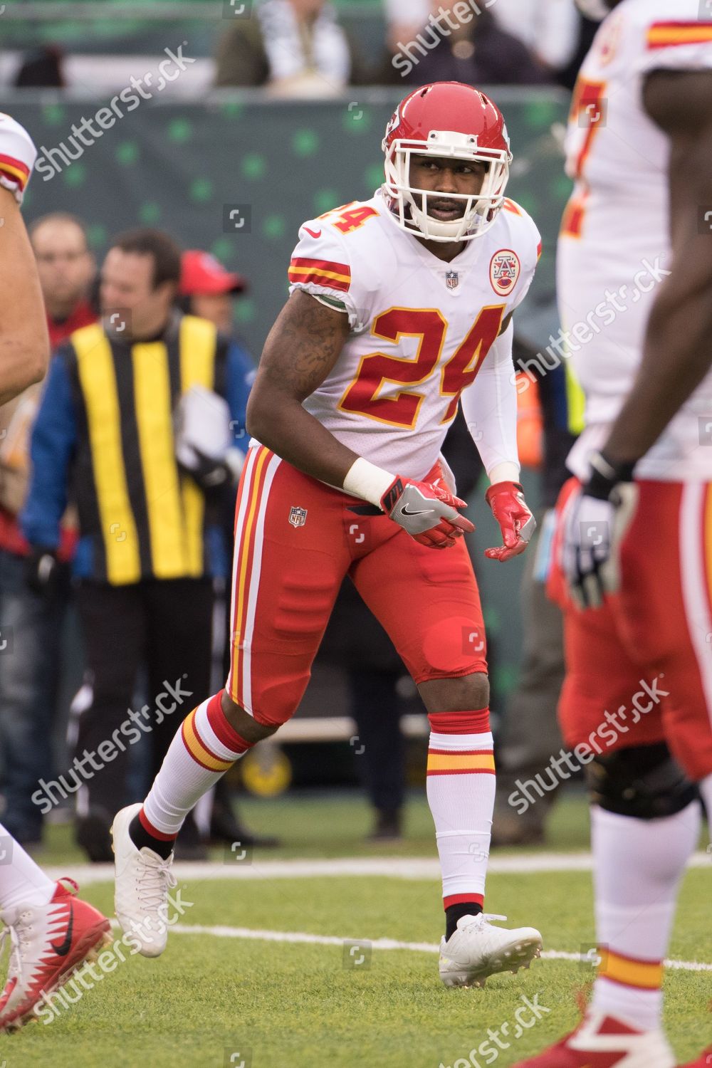 East Rutherford, New Jersey, USA. 3rd Dec, 2017. Kansas City Chiefs  cornerback Darrelle Revis (24) looks on prior to the NFL game between the Kansas  City Chiefs and the New York Jets