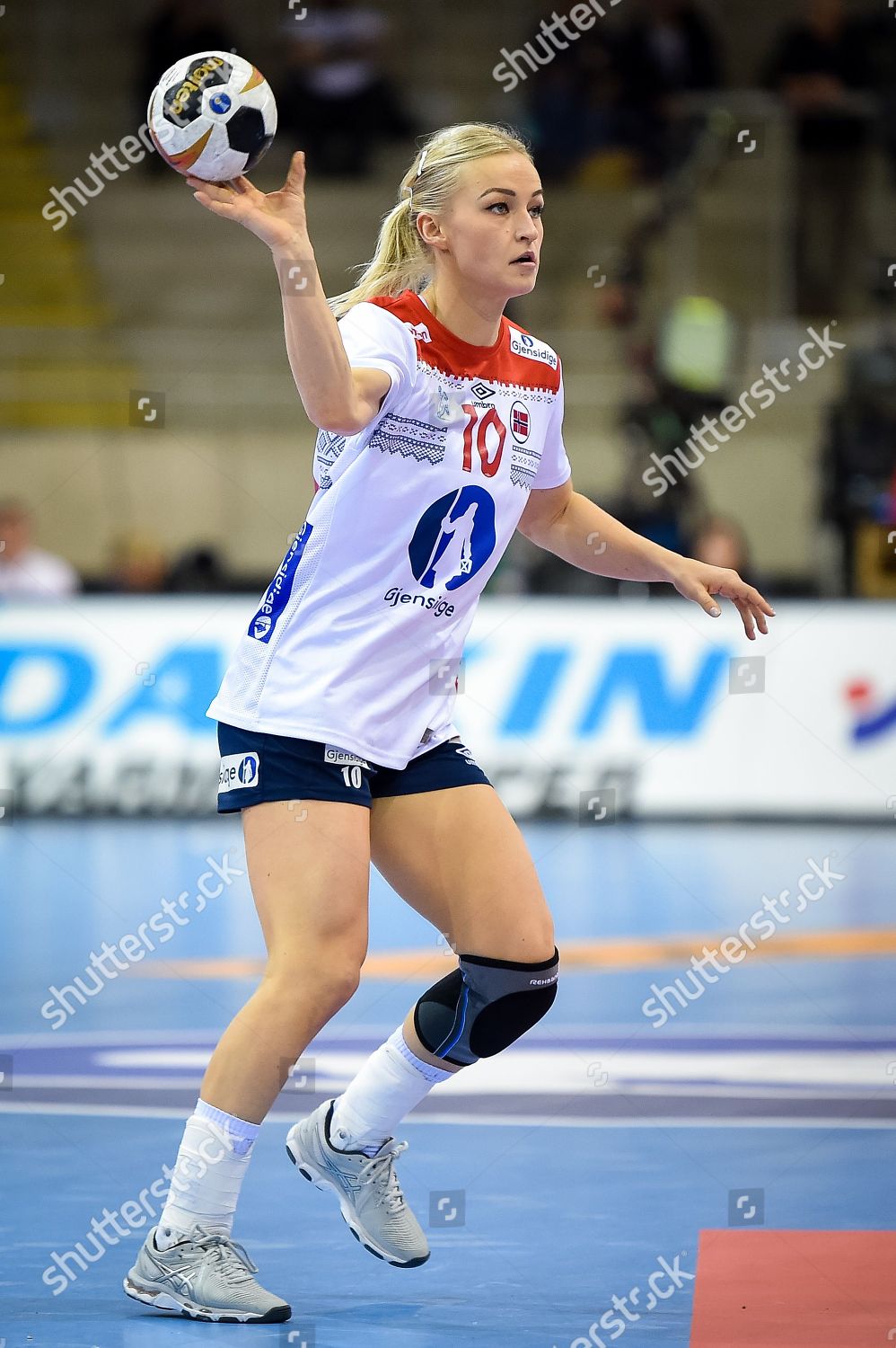 Stine Bredal Oftedal Norway Throws Ball Editorial Stock Photo Stock Image Shutterstock