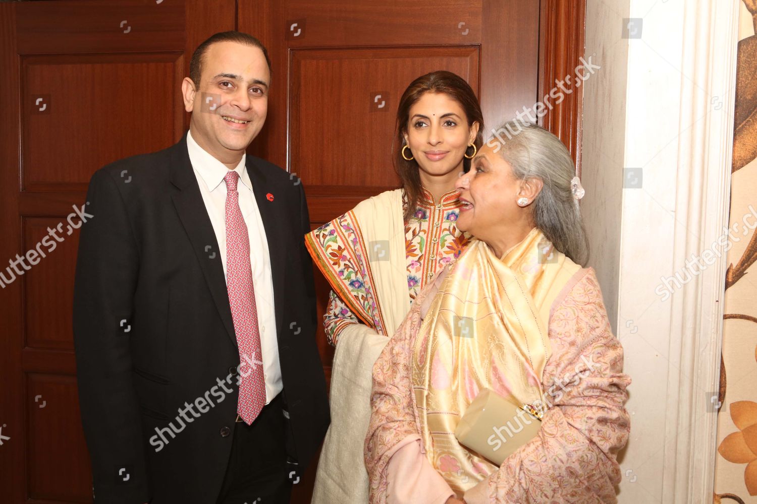 Никхил нанда. Никхил Нанда индийский бизнесмен. Никхил Нанда и Швета Баччан фото. Никхил Нанда биография семья дети фото сейчас 2020.