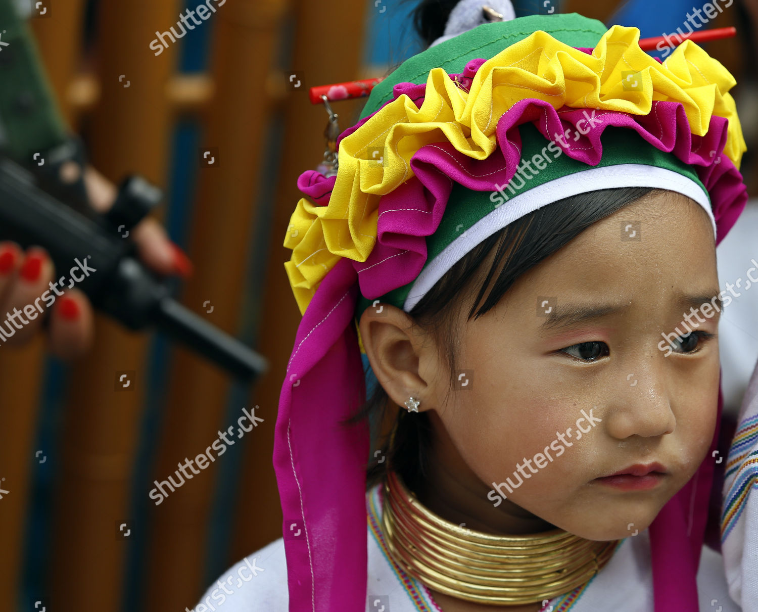 KAYAN GIRL TRADITIONAL DRESS WAIT ARRIVAL Editorial Stock Photo - Stock ...