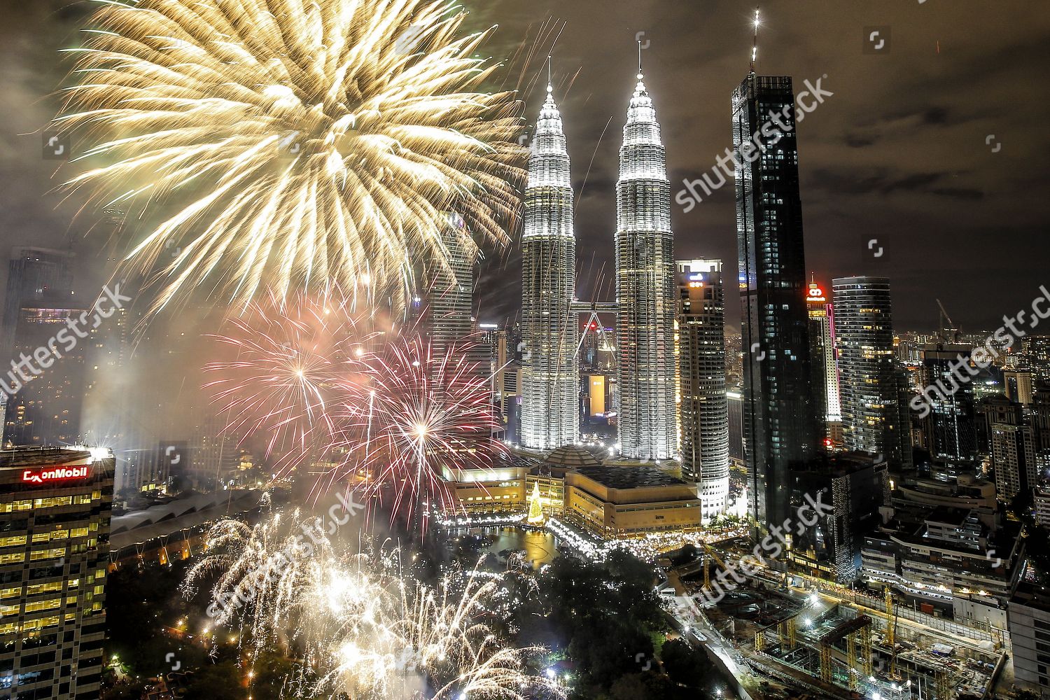 Fireworks Illuminate Night Sky Over Malaysias Petronas Editorial Stock Photo Stock Image Shutterstock