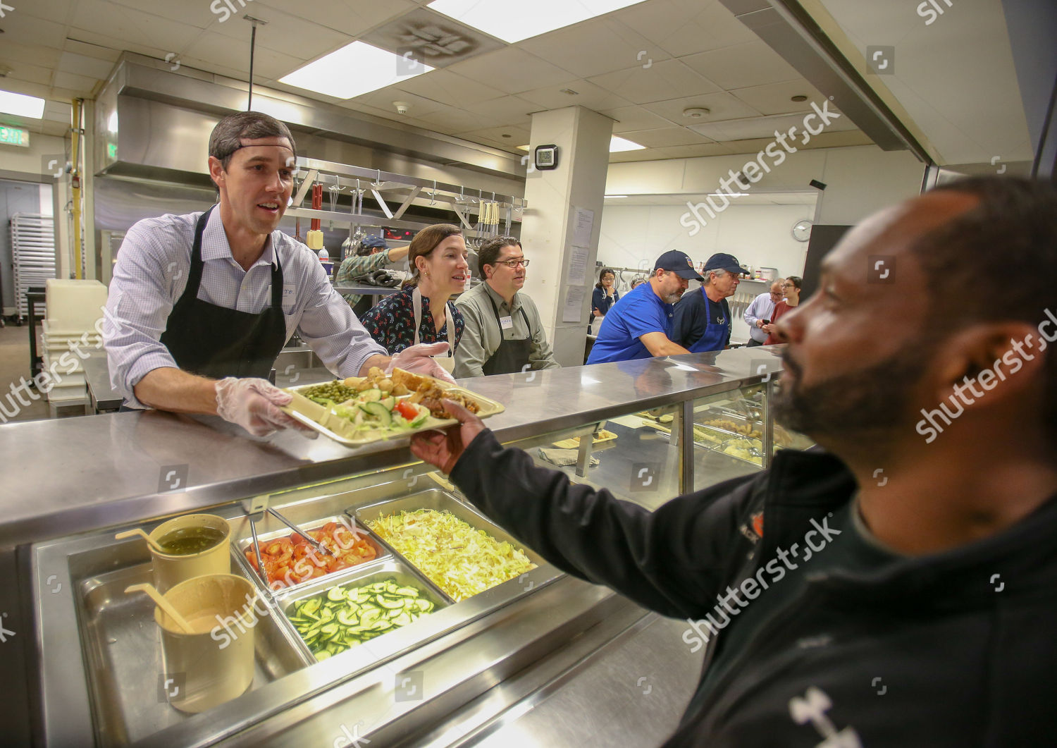 Rep Beto Orourke Dtexas Serves Warm Meal Redakcni Stock Fotografie Stock Snimek Shutterstock