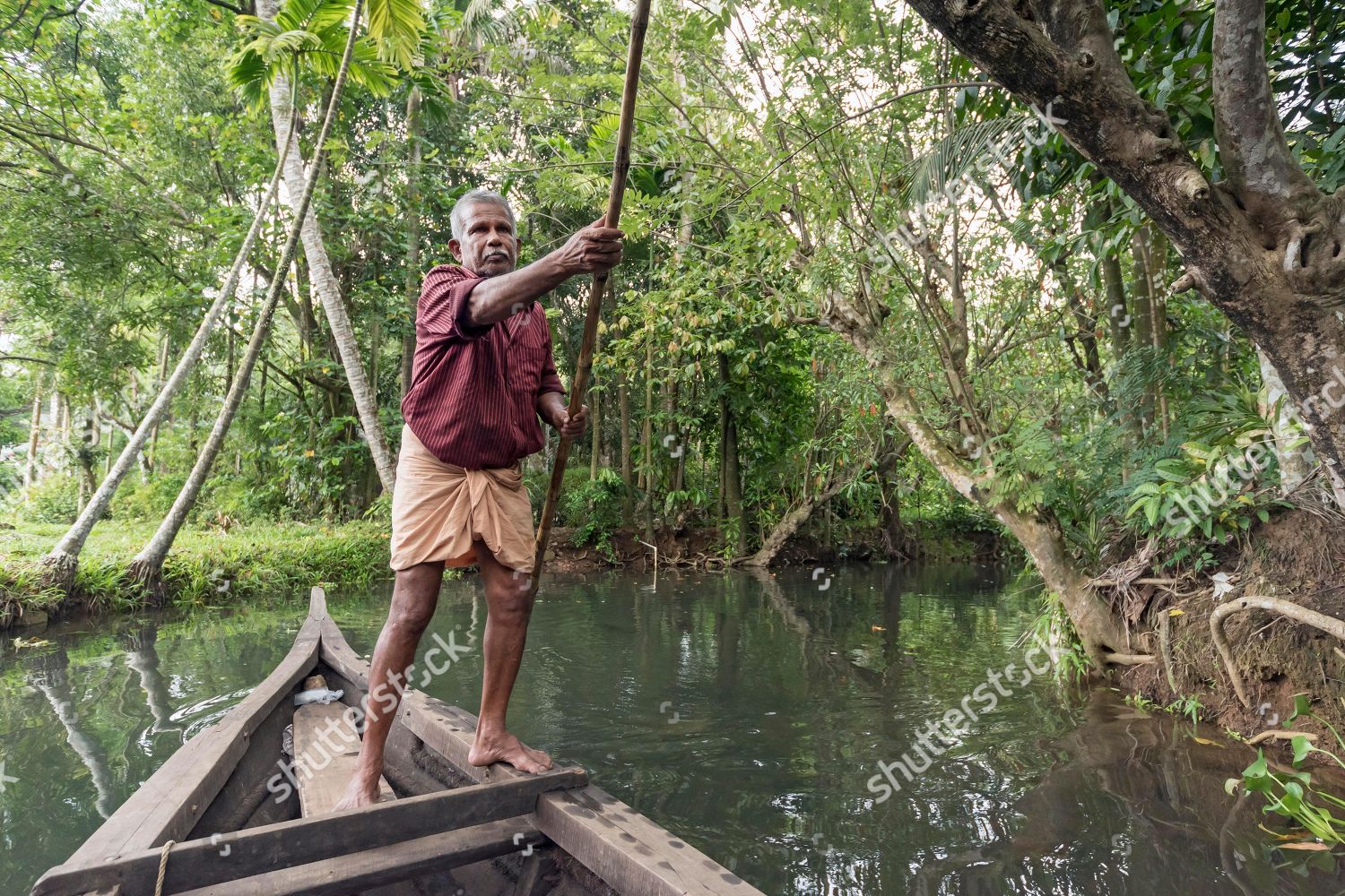 Boatman Punting Pole On River Backwaters Editorial Stock Photo - Stock ...