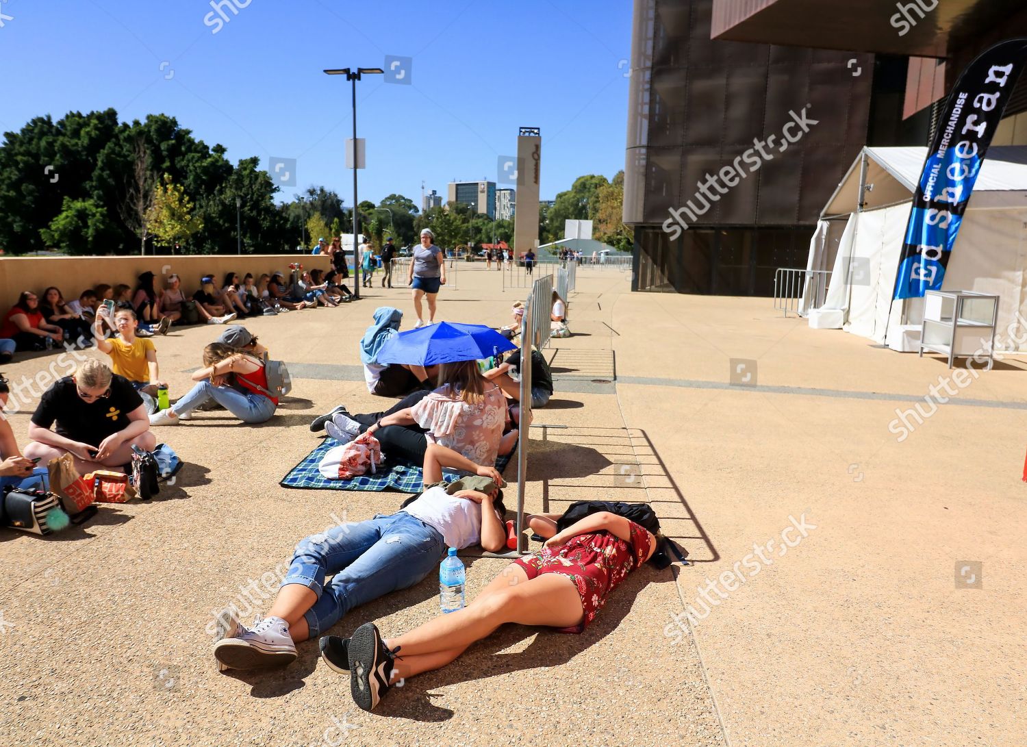 Ed Sheeran Fans Queue Soaring Heat Hot Editorial Stock Photo Stock Image Shutterstock