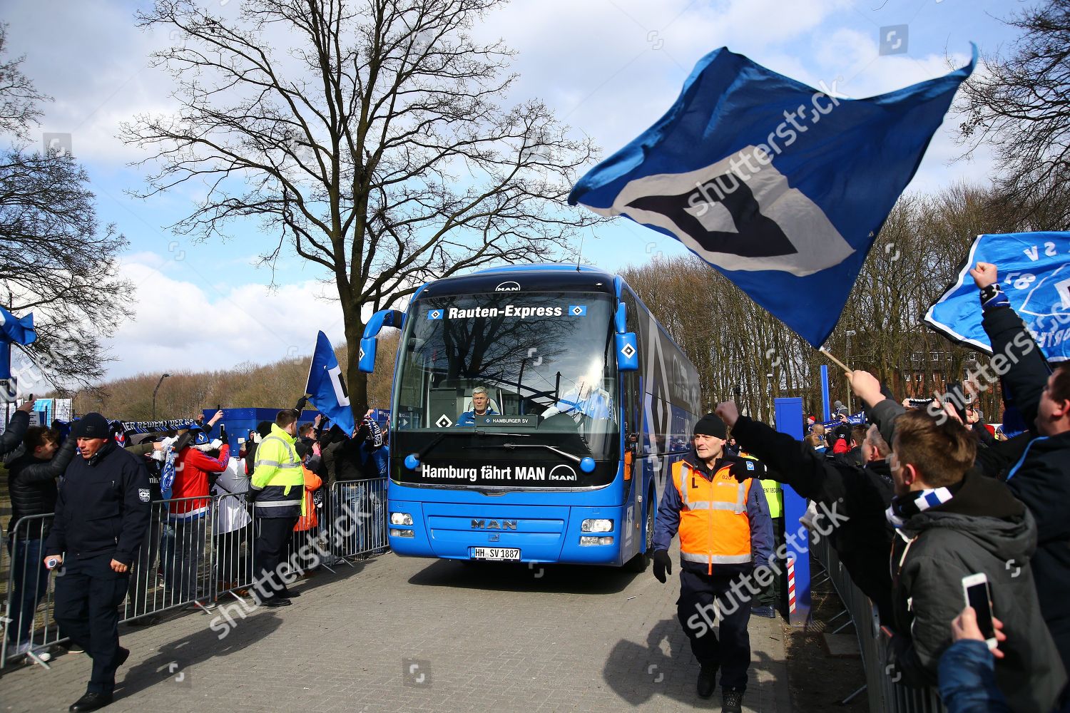 Der Hsvmannschaftsbus Faehrt Durch Den Fanspallier Editorial Stock Photo Stock Image Shutterstock