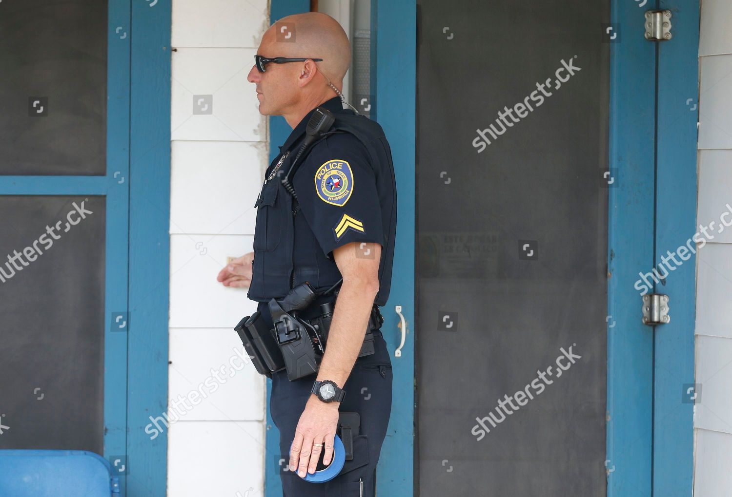 Pflugerville Police Officer Knocks On Doors Evacuating