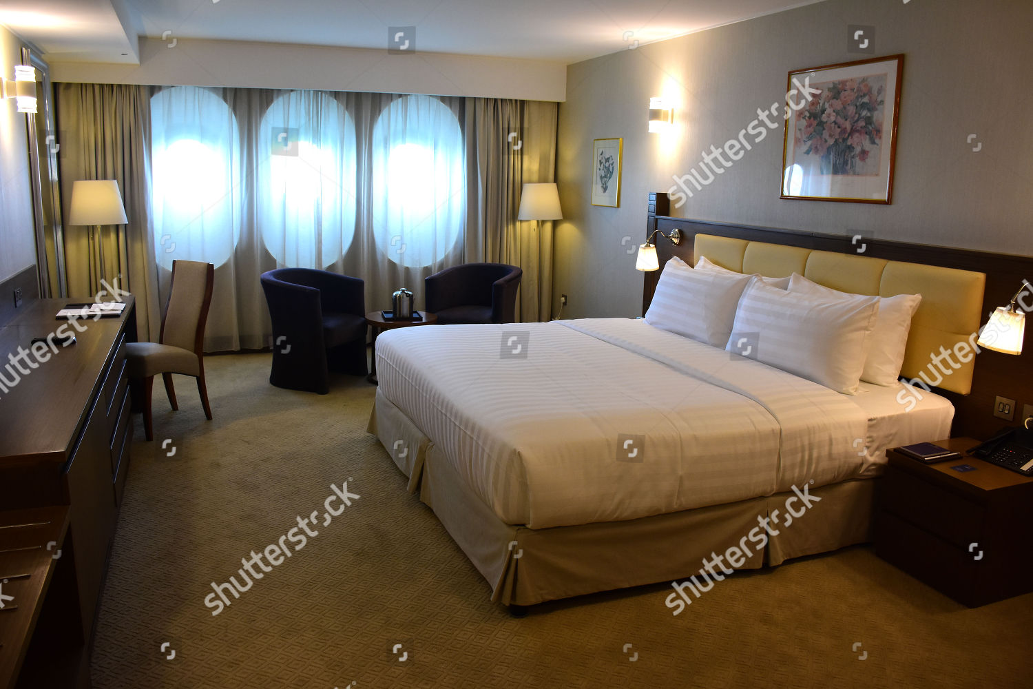 Inside View Deluxe Room Legendary Queen Elizabeth Editorial