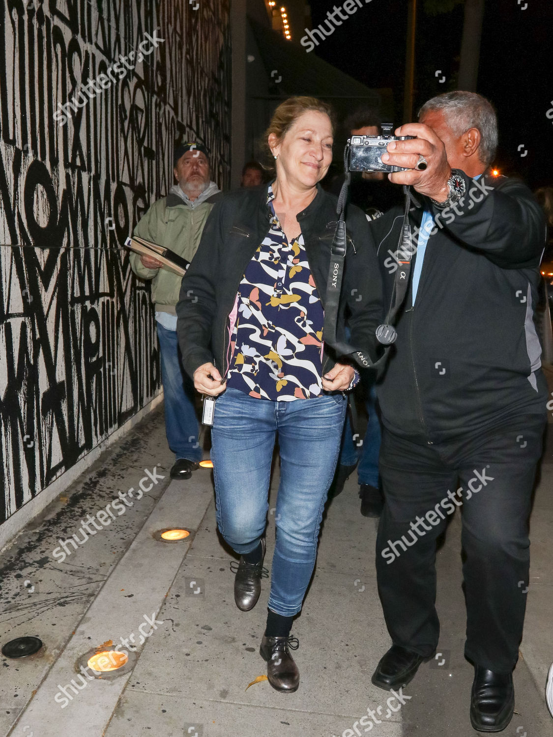 edie-falco-outside-craigs-restaurant-west-redaksjonelt-arkivfotografi-arkivbilde-shutterstock-editorial
