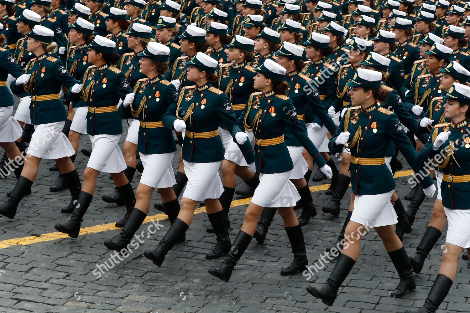 russian female soldiers military parade