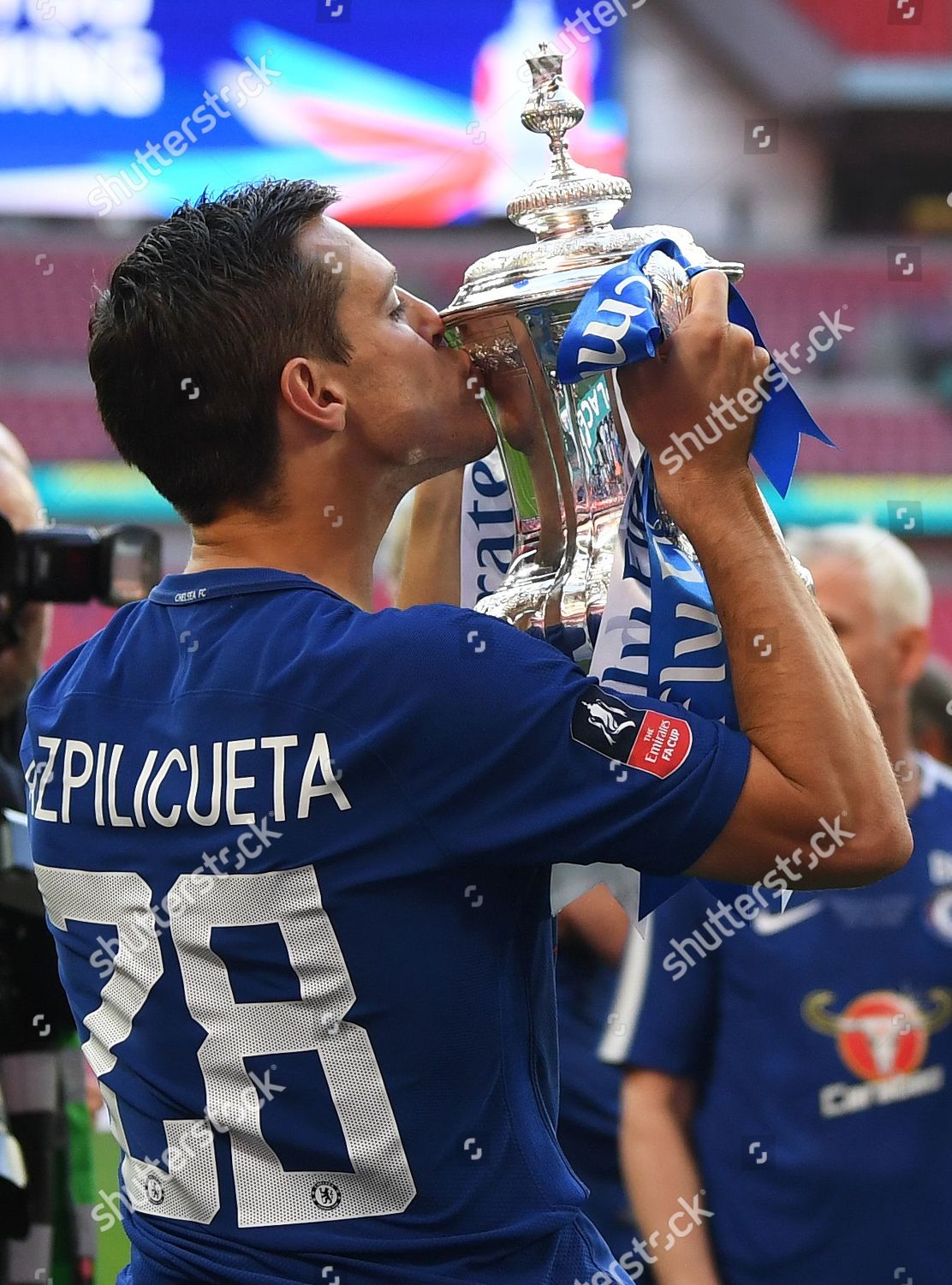 Cesar Azpilicueta Celebrates Win Chelsea Kisses Trophy Editorial Stock Photo Stock Image Shutterstock