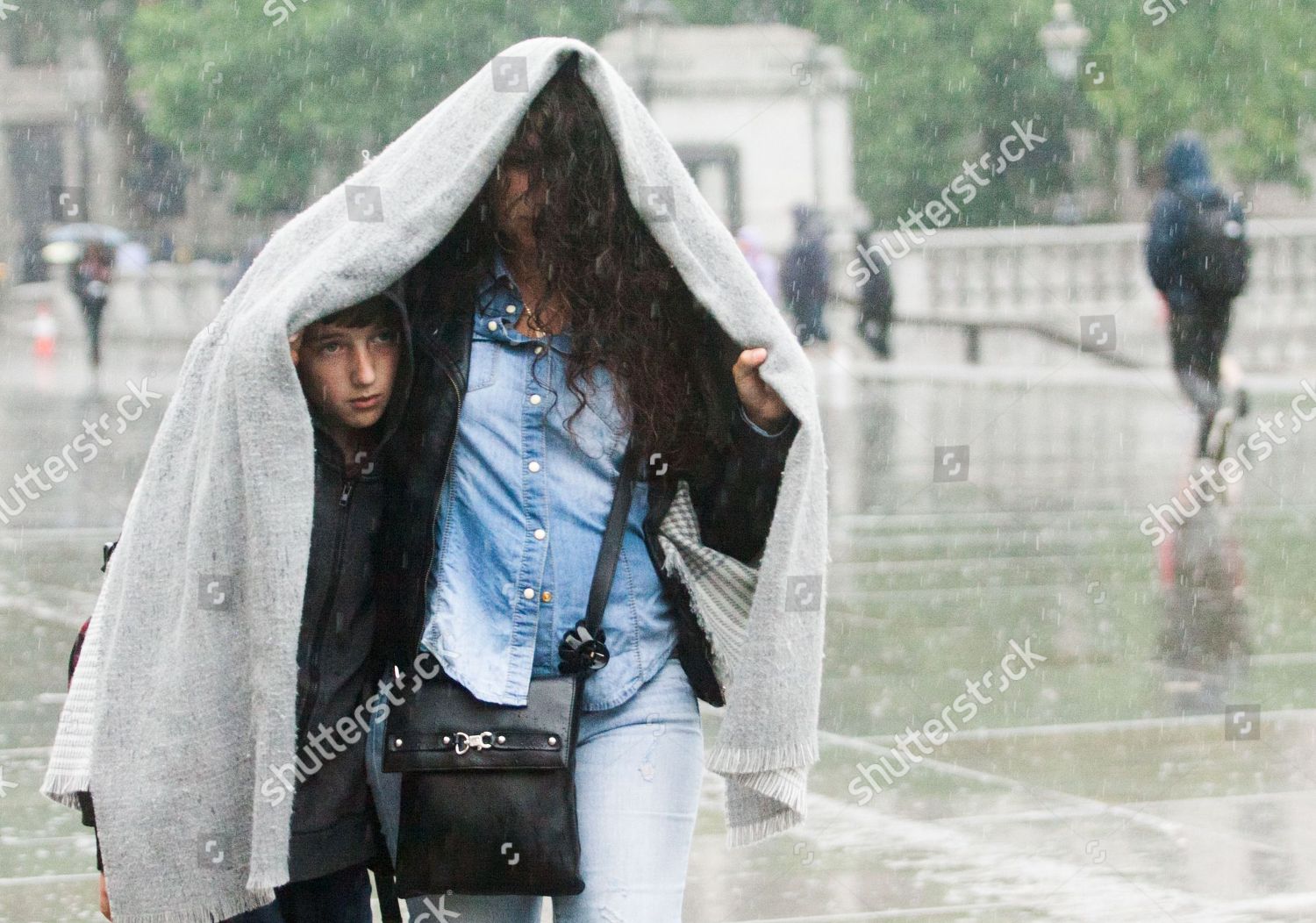 Pedestrians Tourists Caught Heavy Downpours Trafalgar Editorial Stock ...