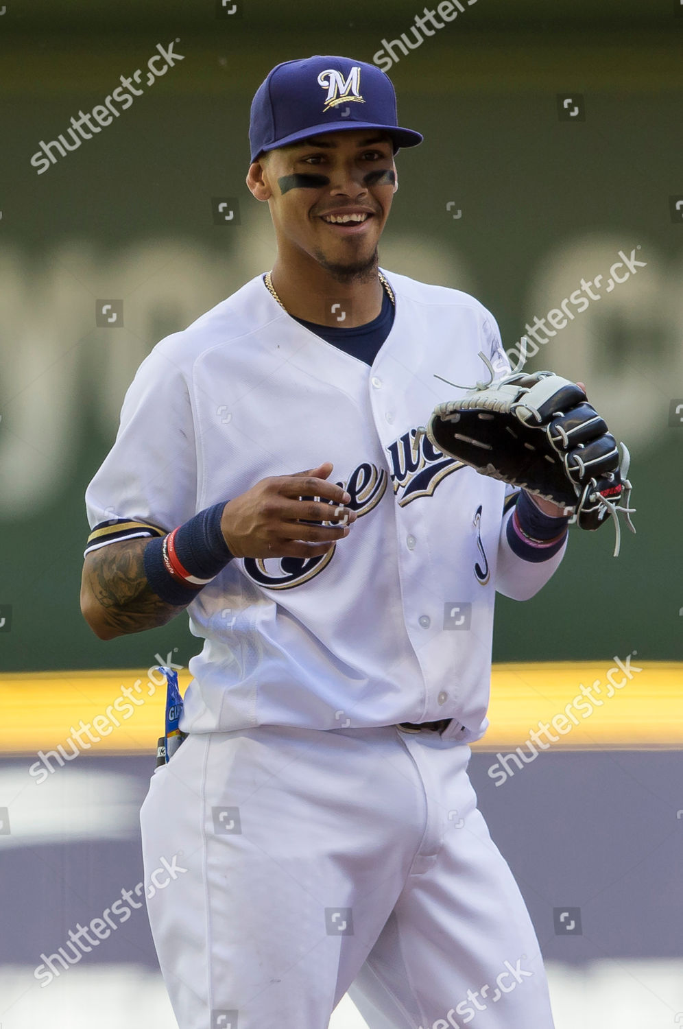 Milwaukee Brewers shortstop Orlando Arcia (3) returns to the