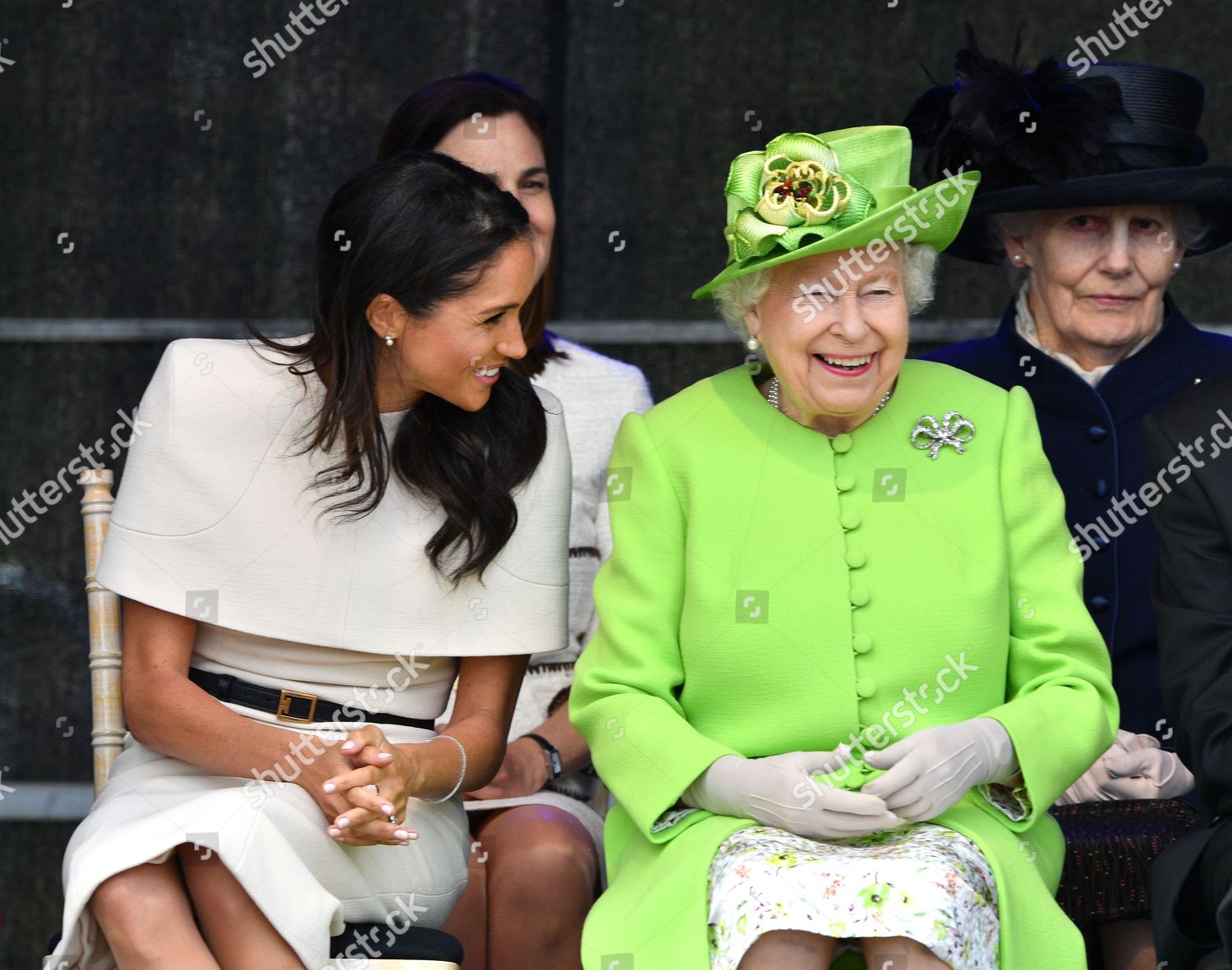 CASA REAL BRITÁNICA - Página 25 Queen-elizabeth-ii-and-meghan-duchess-of-sussex-visit-cheshire-uk-9715996ad-1500