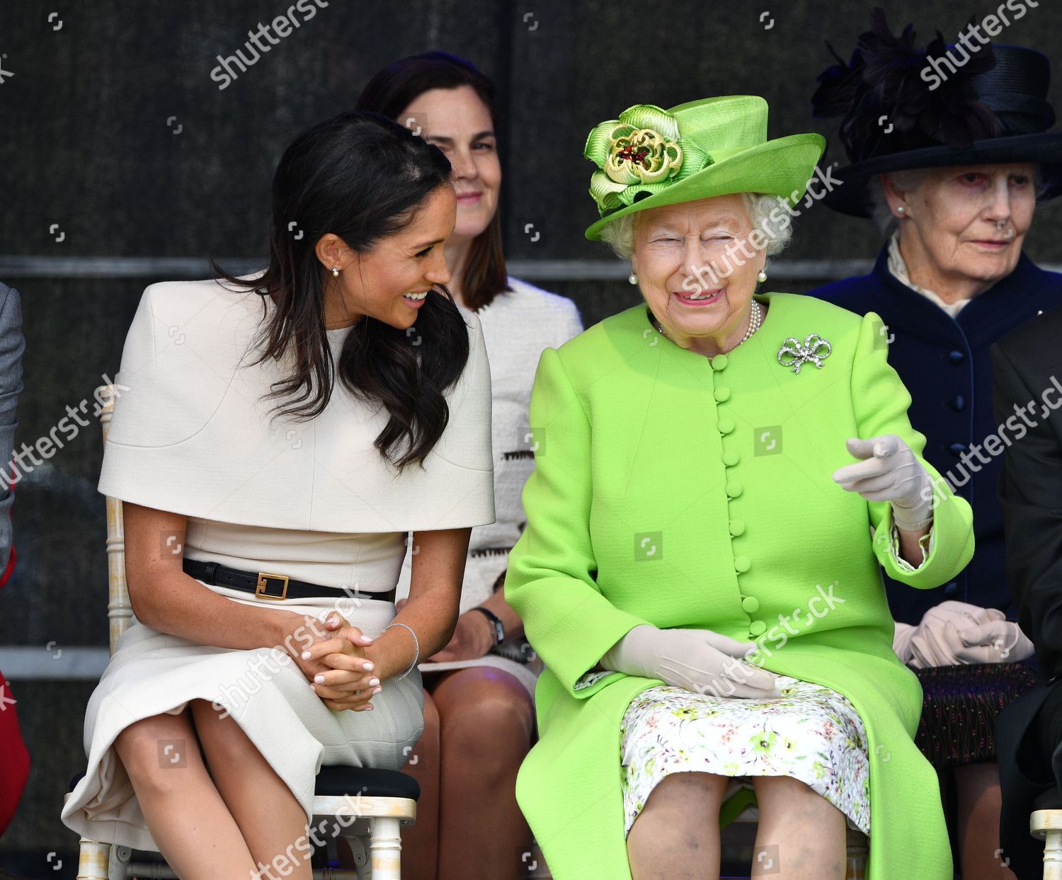 CASA REAL BRITÁNICA - Página 25 Queen-elizabeth-ii-and-meghan-duchess-of-sussex-visit-cheshire-uk-9715996af-1500