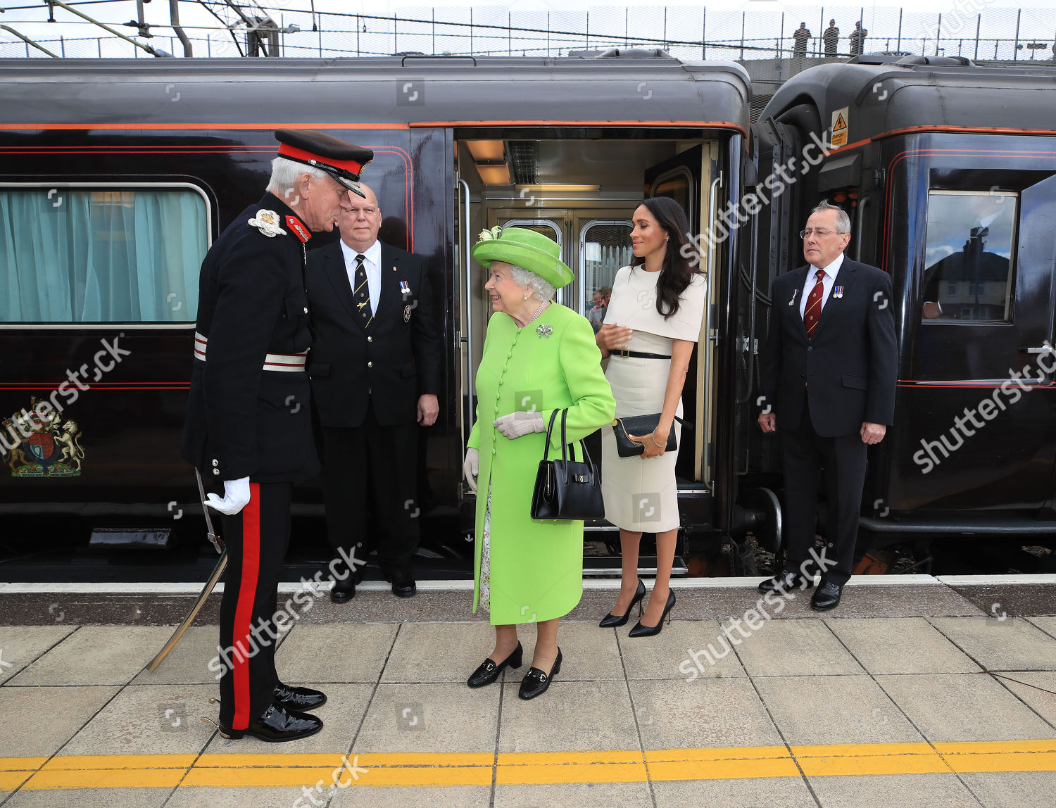 CASA REAL BRITÁNICA - Página 25 Queen-elizabeth-ii-and-meghan-duchess-of-sussex-visit-cheshire-uk-shutterstock-editorial-9716011o