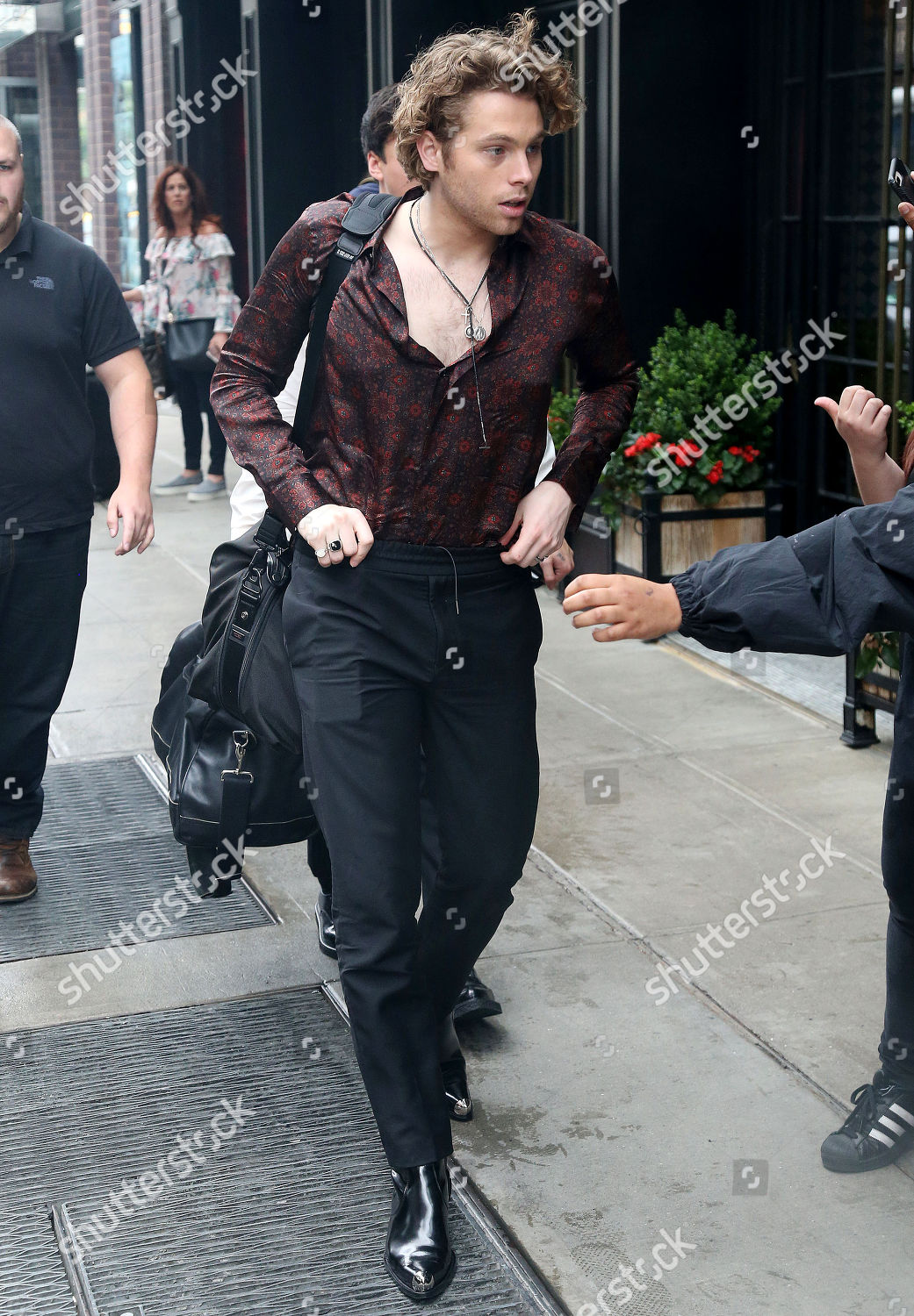 luke hemmings outfits