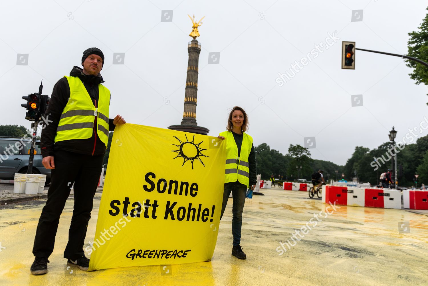 Activists Hold Banner During Greenpeace Protest Grosser Editorial Stock Photo Stock Image Shutterstock