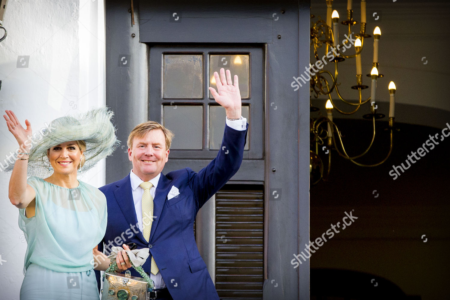 CASA REAL HOLANDESA - Página 4 The-dutch-royal-couple-during-a-two-day-visit-on-the-occasion-of-dia-di-bandera-willemstad-netherlands-shutterstock-editorial-9732797an