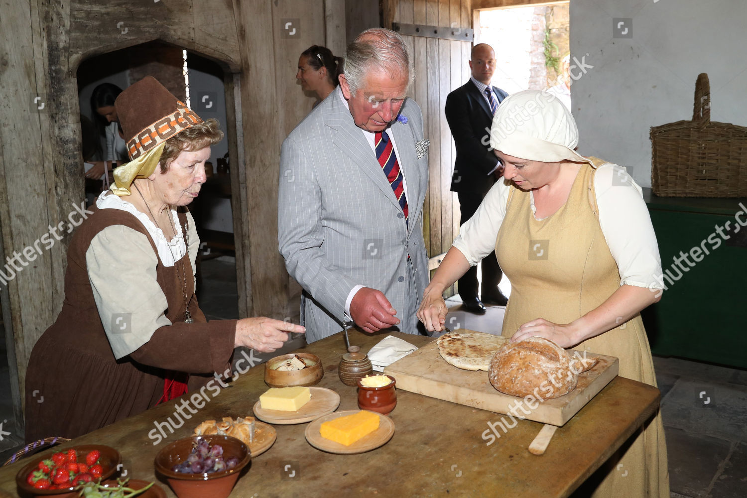 CASA REAL BRITÁNICA - Página 44 Prince-charles-and-camilla-duchess-of-cornwall-visit-to-wales-uk-shutterstock-editorial-9735835an