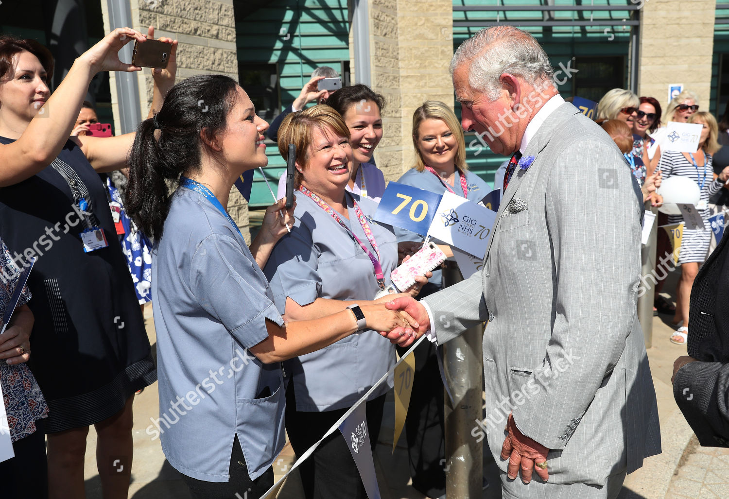 CASA REAL BRITÁNICA - Página 43 Prince-charles-and-camilla-duchess-of-cornwall-visit-to-wales-uk-shutterstock-editorial-9735835b