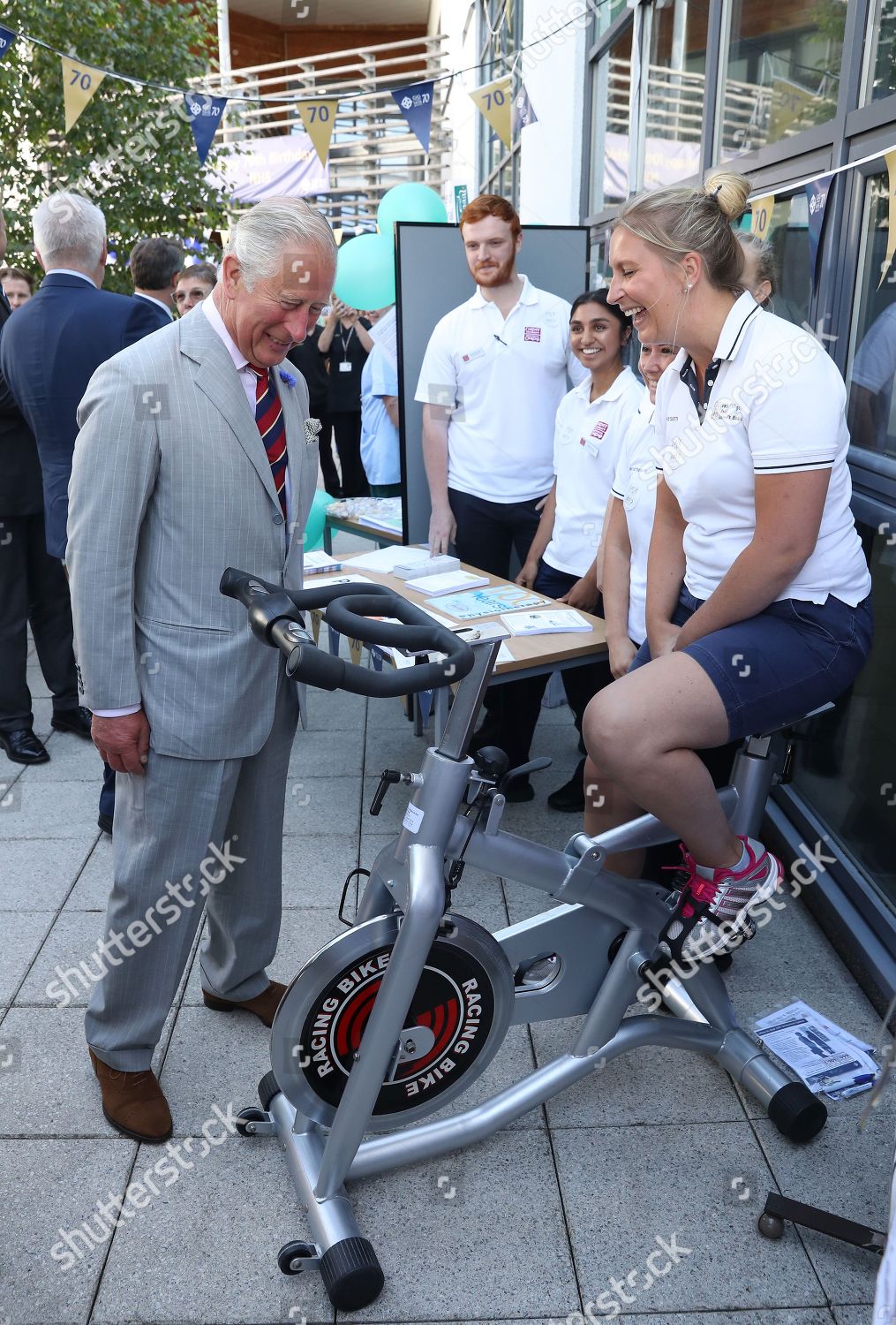 CASA REAL BRITÁNICA - Página 43 Prince-charles-and-camilla-duchess-of-cornwall-visit-to-wales-uk-shutterstock-editorial-9735835q