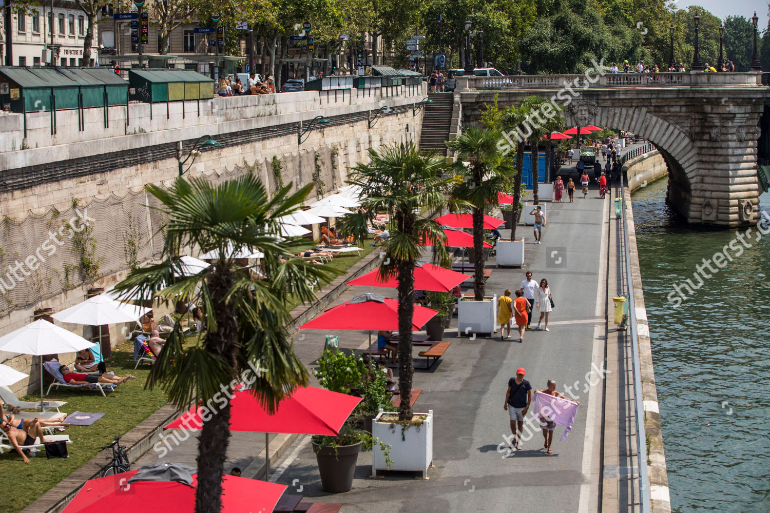 Tourists Parisians Walk Along Paris Plage Paris Editorial