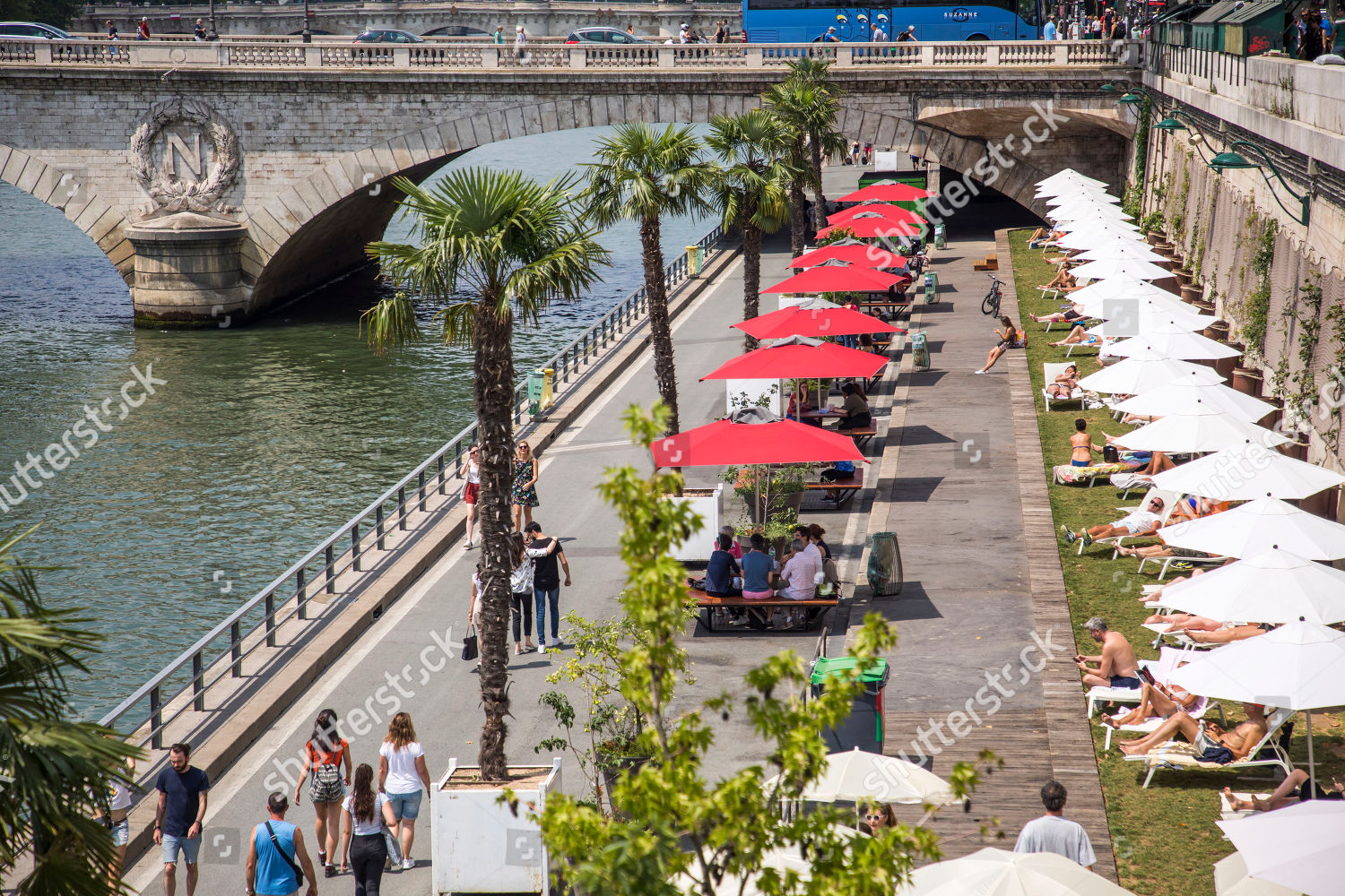 Tourists Parisians Sunbathing Paris Plage Paris Beaches