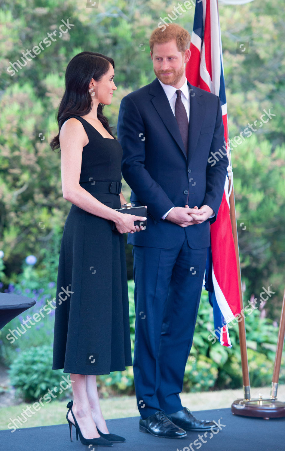 Viaje a Irlanda de los Duques de Sussex  - Página 2 Prince-harry-and-meghan-duchess-of-sussex-visit-to-dublin-ireland-shutterstock-editorial-9754264k