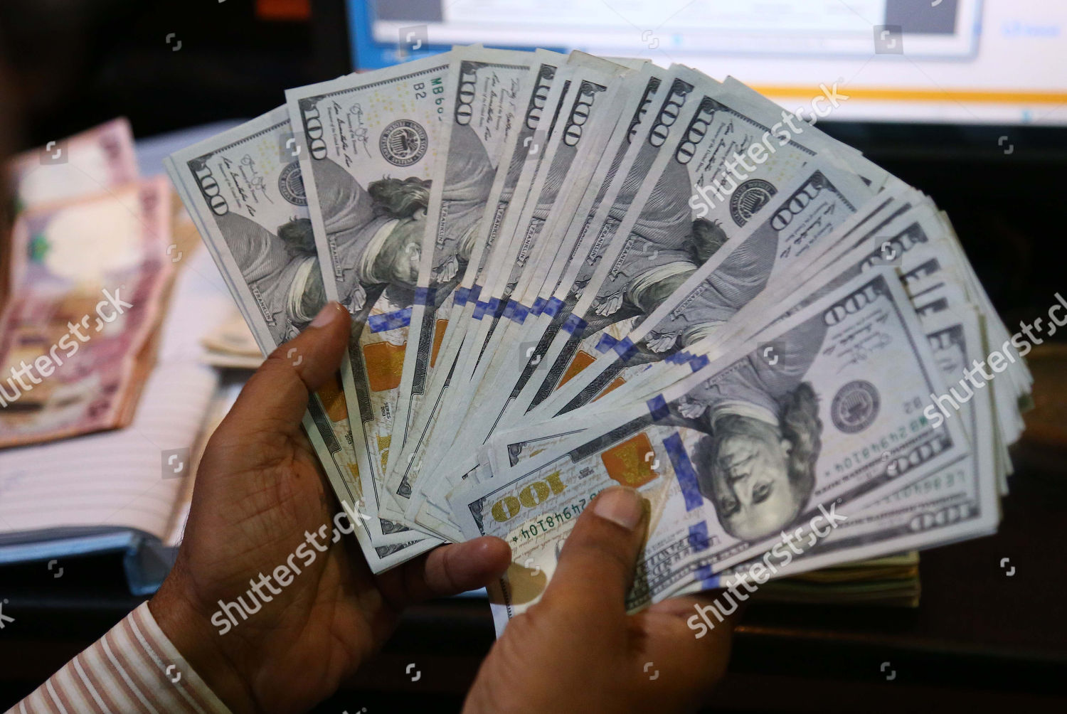 Currency Trader Sorts Us Dollars Karachi Pakistan Editorial Stock Photo Stock Image Shutterstock