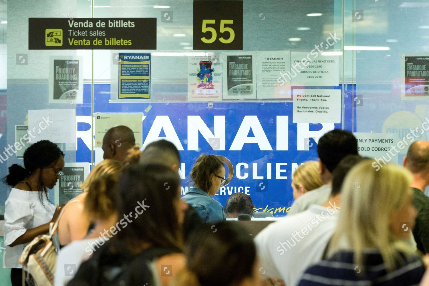 Passengers Wait Ryanairs Information Desk El Prat Editorial Stock