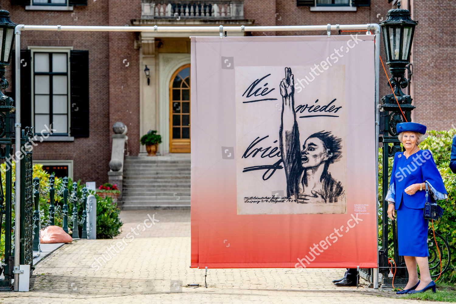 CASA REAL HOLANDESA - Página 13 Resistance-and-sadness-exhibition-huis-doorn-netherlands-shutterstock-editorial-9807288j