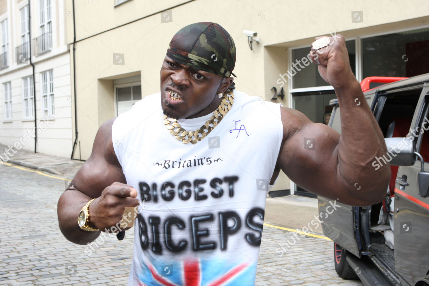 Tiny iron britains biggest biceps hi-res stock photography and