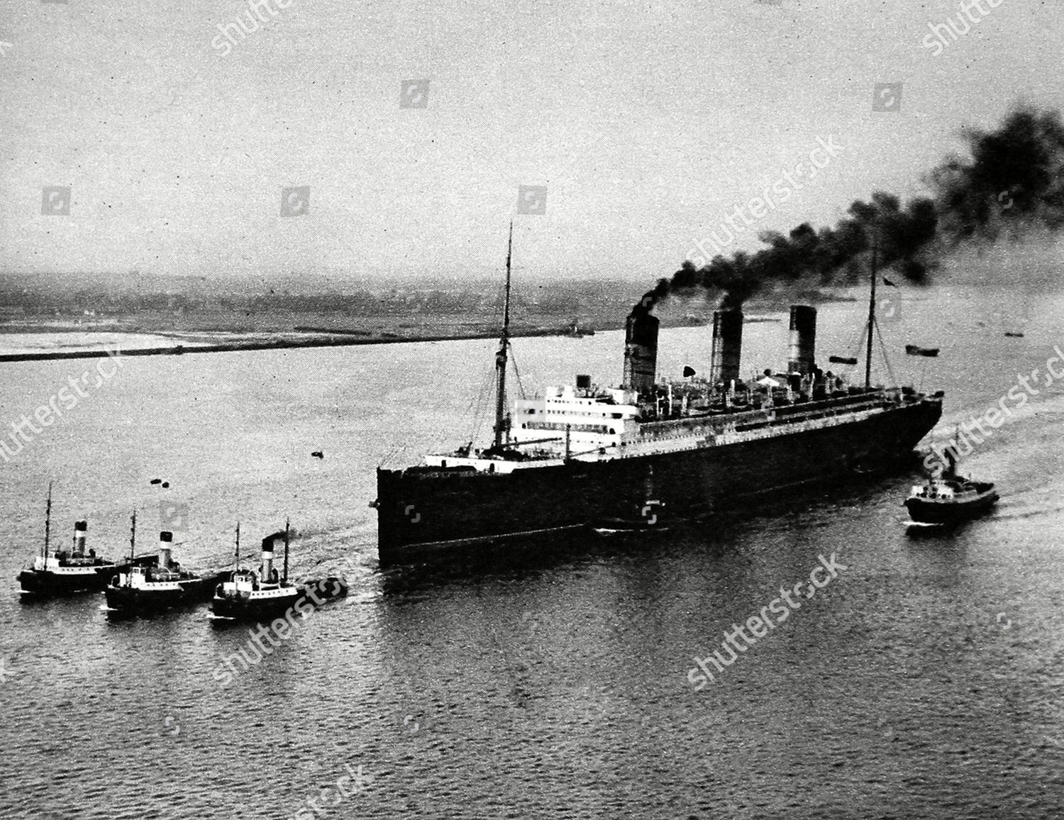 Photograph Cunard Liner Berengaria Heading Out Editorial Stock Photo ...