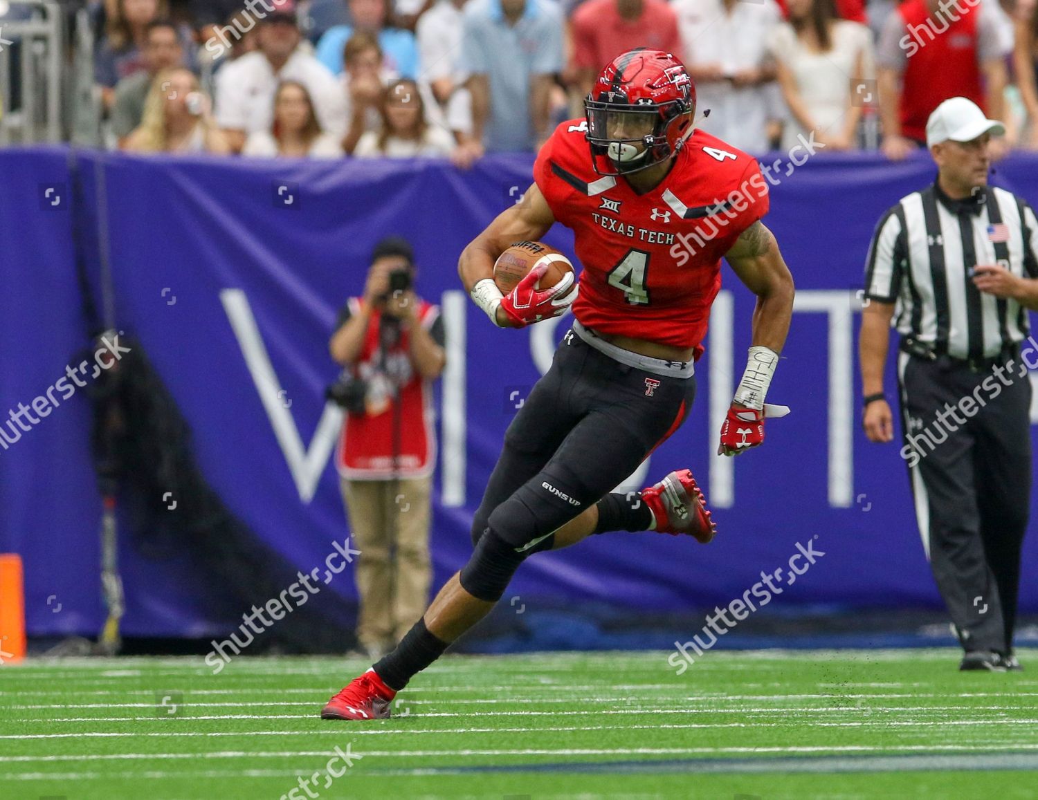 Houston, TX, USA. 1st Sep, 2018. Texas Tech Red Raiders wide receiver T.J.  Vasher (9) catches a one handed catch on the sideline during the first  quarter against the Mississippi Rebels during