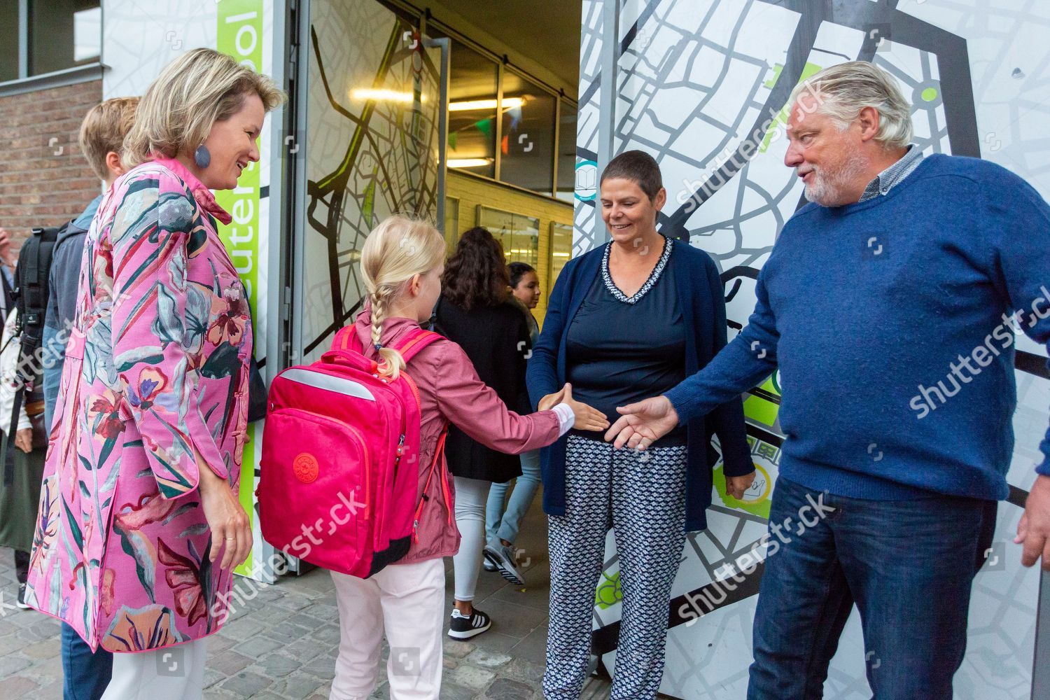 CASA REAL BELGA - Página 98 Belgian-royal-children-return-to-school-brussels-belgium-shutterstock-editorial-9844177c