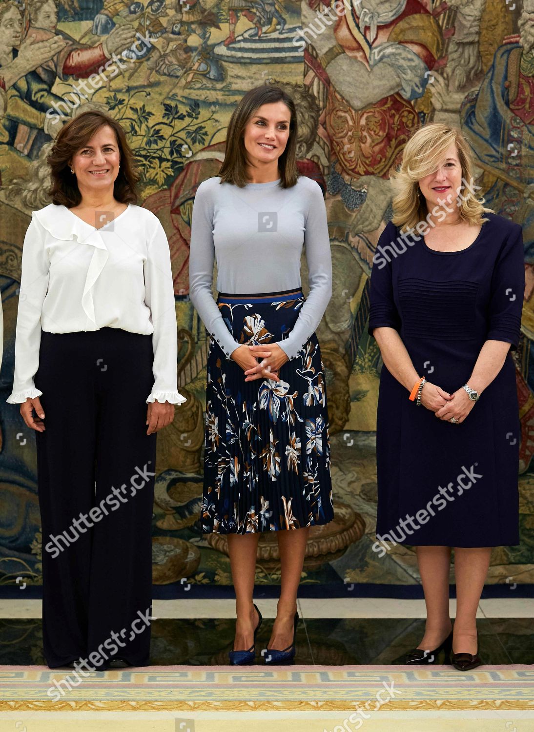 AGENDA PERSONAL DE LA REINA LETIZIA  (2da parte-Años 2016/17/18) - Página 95 Royal-audiences-at-zarzuela-palace-madrid-spain-shutterstock-editorial-9882040b