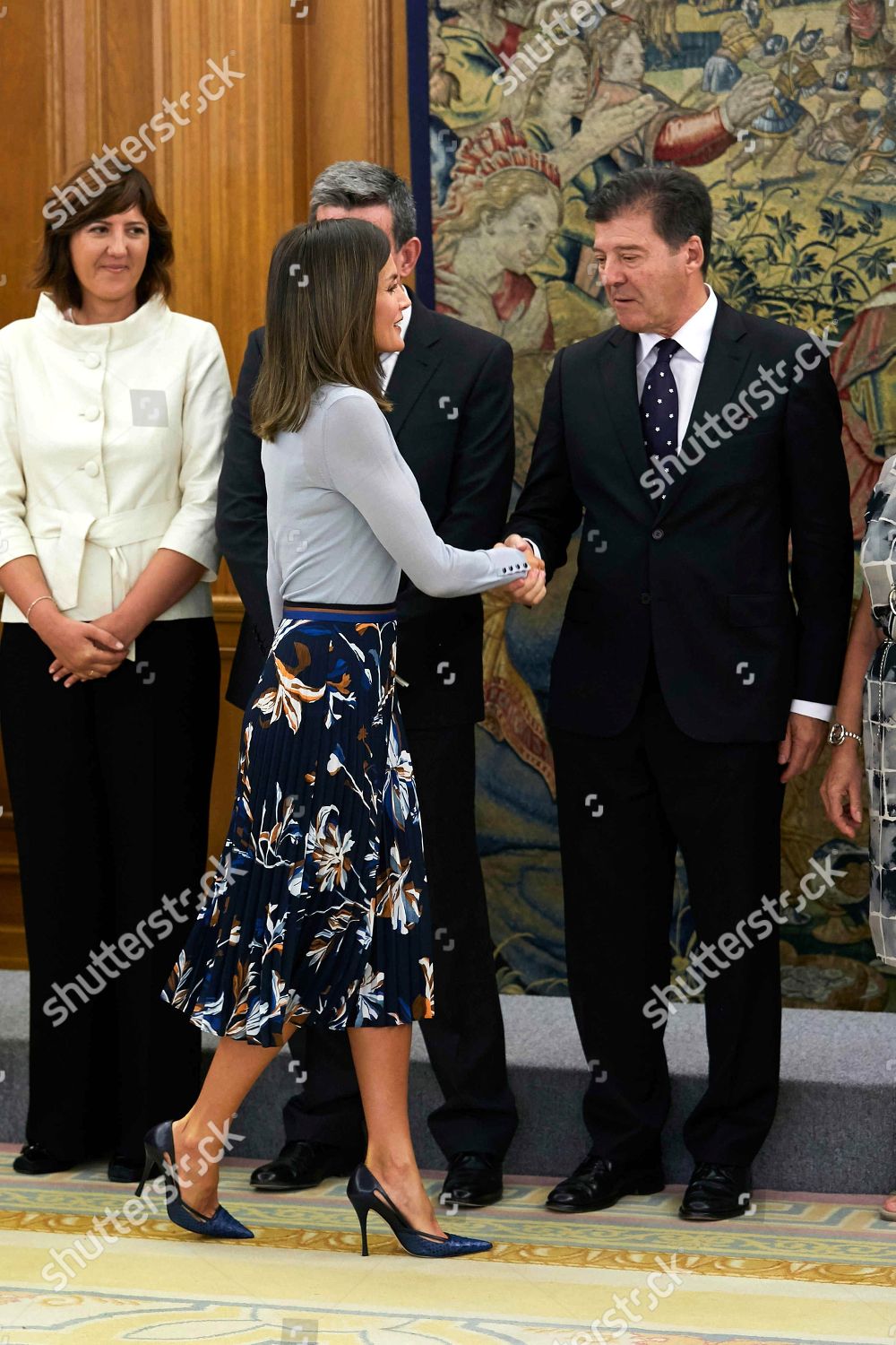 AGENDA PERSONAL DE LA REINA LETIZIA  (2da parte-Años 2016/17/18) - Página 95 Royal-audiences-at-zarzuela-palace-madrid-spain-shutterstock-editorial-9882040h