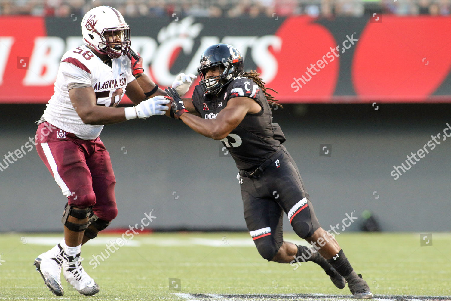 Cincinnati Bearcats Michael Pitts Rushes Offense During