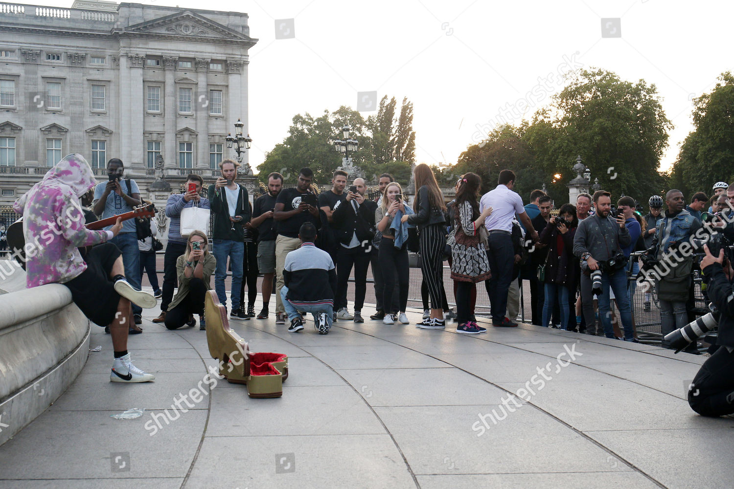 Justin Bieber Busking Outside Hailey Outside Buckingham