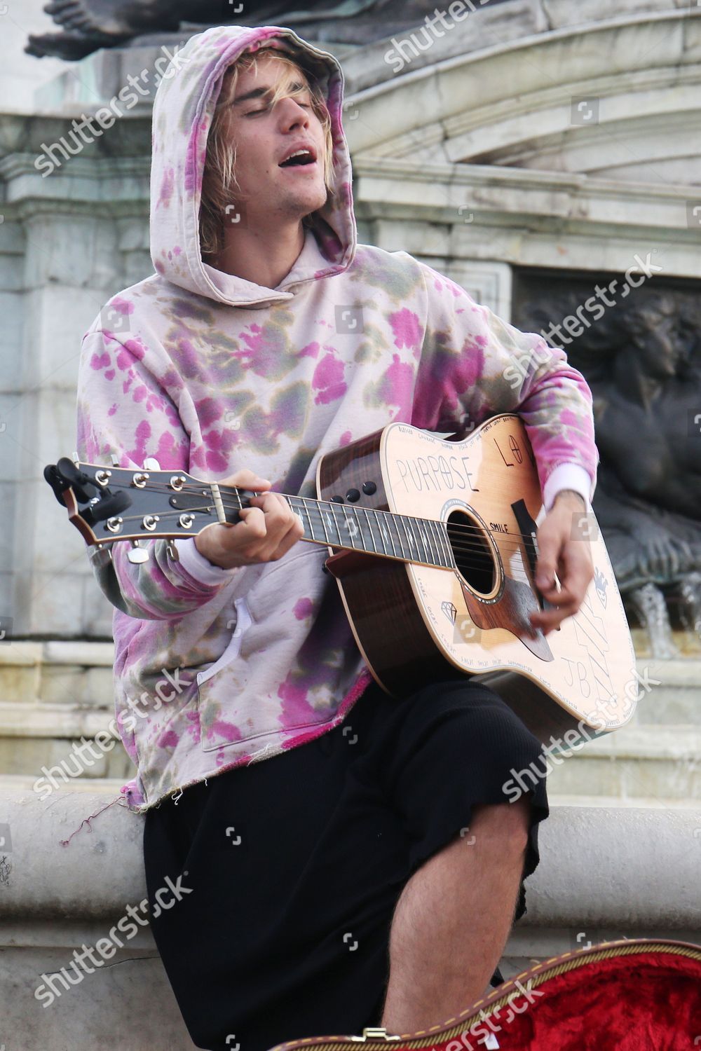 Justin Bieber Busking Outside Hailey Outside Buckingham