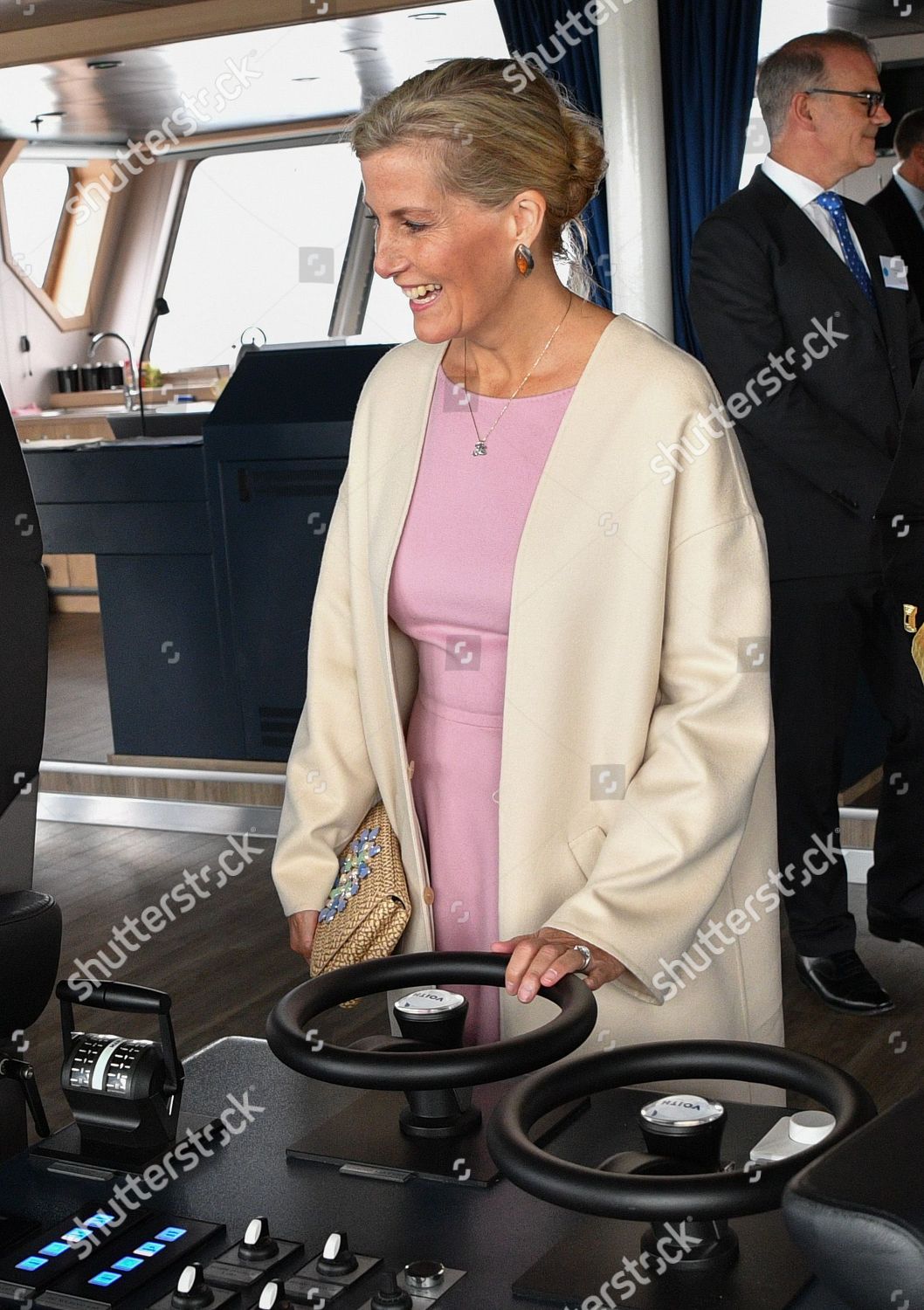 CASA REAL BRITÁNICA - Página 65 Sophie-countess-of-wessex-visit-to-the-isle-of-wight-uk-shutterstock-editorial-9887859ae