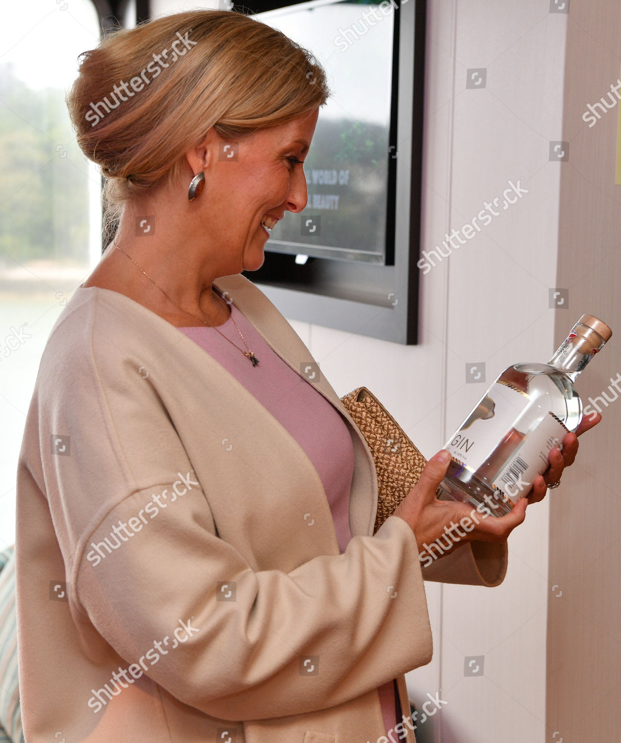 CASA REAL BRITÁNICA - Página 65 Sophie-countess-of-wessex-visit-to-the-isle-of-wight-uk-shutterstock-editorial-9887859ap