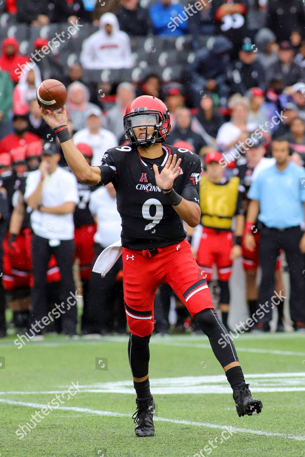 Quarterback Desmond Ridder of the Cincinnati Bearcats throws a