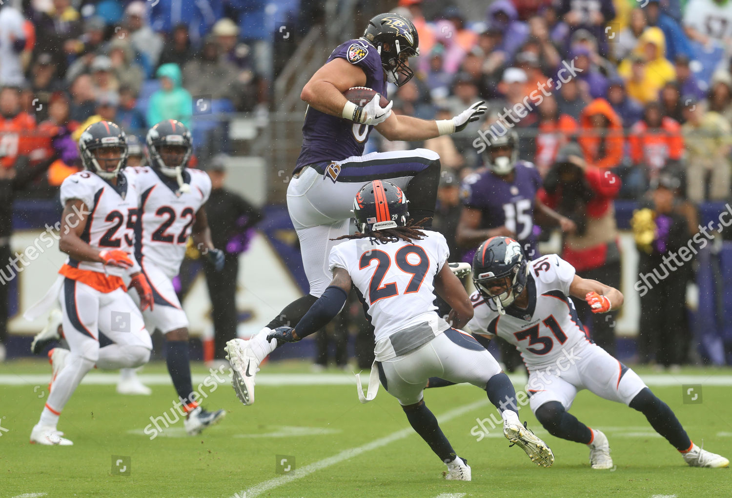 Baltimore, USA. 23rd September, 2018. Baltimore Ravens TE Mark Andrews (89)  hurdles Denver Broncos defenders on his way to a 30-yard gain in the first  quarter of a game at M&T Bank