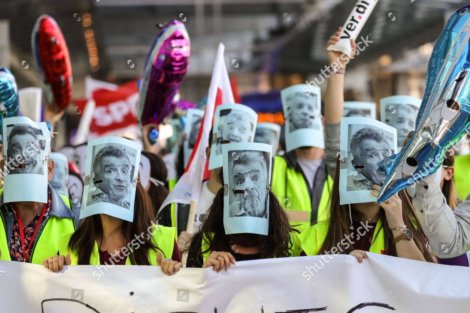 Employees Ryanair Wear Masks Picture Ryanair Editorial Stock Photo