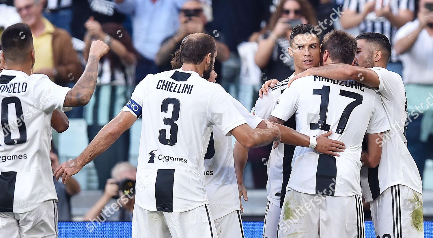 Juventus Mario Mandzukic 2r Celebrates Teammates After